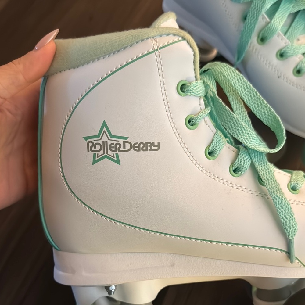 Roller Skates - White and Mint - Picture 2 of 5